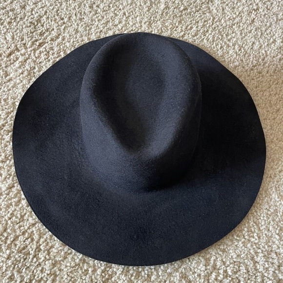 Stylish Black Wide-Brim Hat - Picture 1 of 6